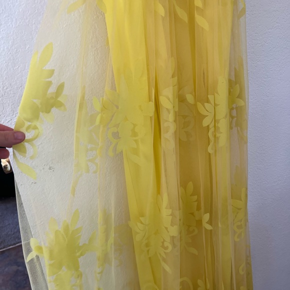 Luxxel | Lace Mesh Maxi Dress | Yellow | Small - Picture 10 of 13